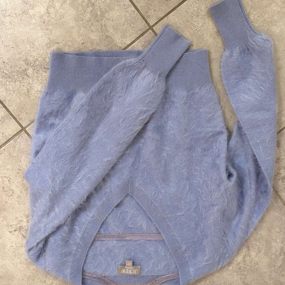 J. Crew CASHMERE Women's Soft V-Neck Eyelash Sweater in Light Blue - Picture 4 of 6